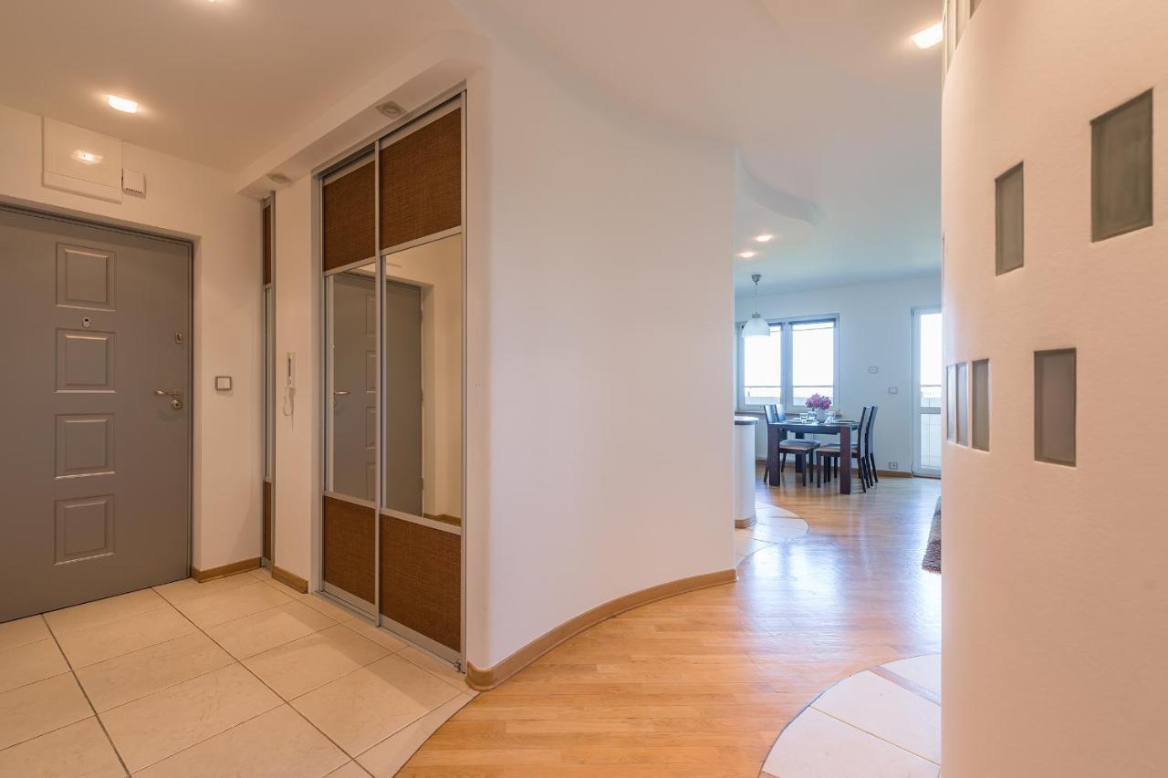 Miasteczko Orange P&O Service Apartments Varsovia Exterior foto