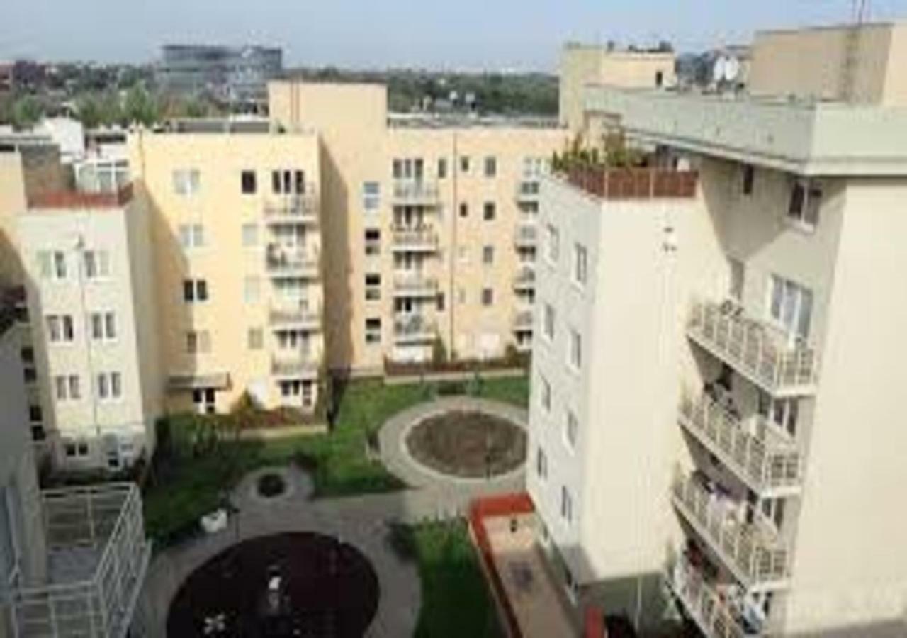 Miasteczko Orange P&O Service Apartments Varsovia Exterior foto
